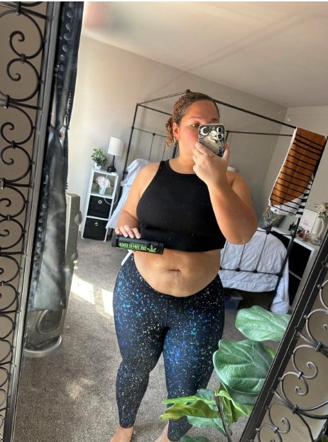 FitMama1982 mirror selfie with TNT Pro Series Hemp Sweat Stick